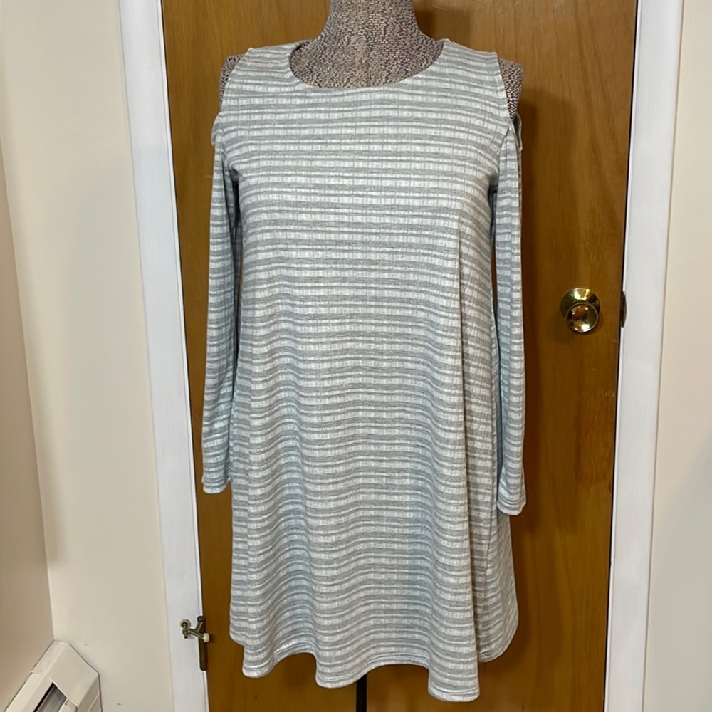 Bobeau NWT Womens Large Petite LP Gray Ivory Stripe Open Shoulder Dress